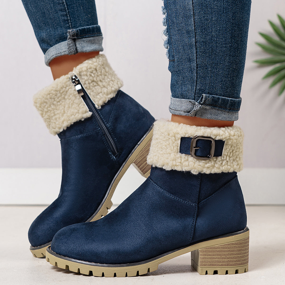 Chunky And Clssic Women'S Ankle Boots, Comfortable And Elegent Woemen Shoes. Warmth Khaki、Black And Beige Winter Women' Boots. Solid-Colored. Fleece-Lined Boots, Heighten And Non-Slip Lighhtweight Shoes with Cute Round Toe.