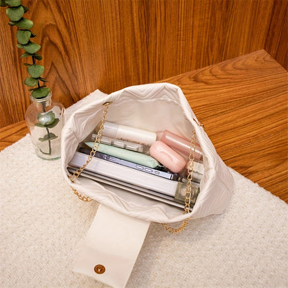 New Stylish And Minimalist Shoulder Bag, Crossbody Bag with a High-Quality Feel, Cute College Style, Versatile for Everyday Commuting And As a Makeup Bag