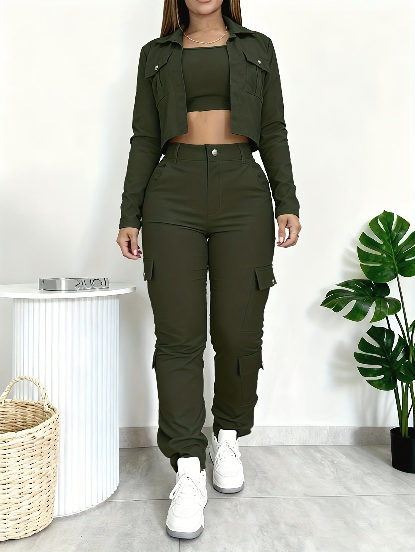 Versatile Multi-pocket Casual Workwear-style Fitted V-neck Cropped Shirt and American-style Wide-leg Pants Set, Women's 2pcs Suit