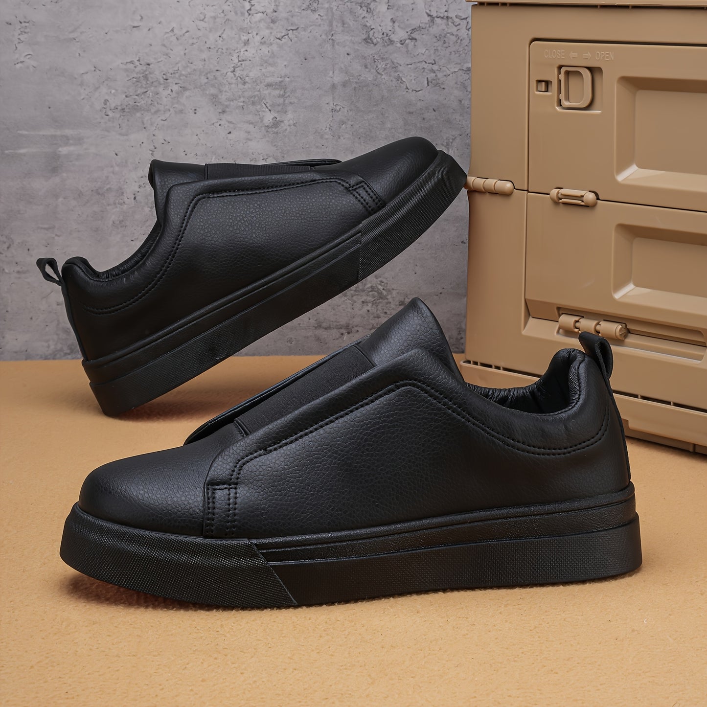 Men's Skate Sneakers with Durable PU Upper & Strong Grip Sole