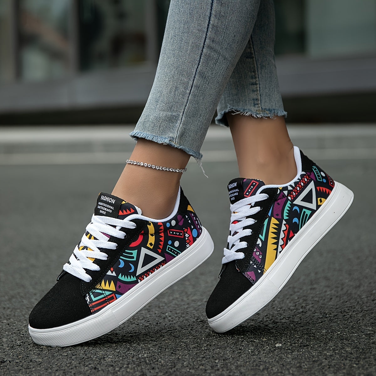Trendy Graffiti Print Flat Sneakers, Lace Up Low Cut Lightweight Skate Shoes, Casual Versatile Outdoor Walking Shoes