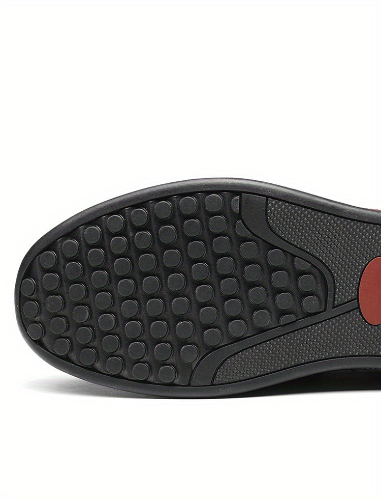 A Pair of Genuine Leather Men'S Shoes, Featuring Warm And Cozy Casual Leather Shoes with Plush Lining for Autumn And Winter. Made from High-Quality First-Layer Cowhide, The Shoe'S Surface Showcases a Delicate Texture That Hig