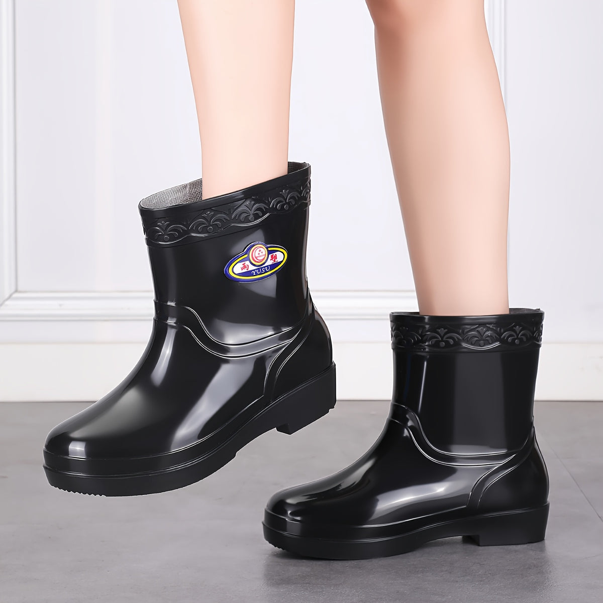 Unisex Lightweight Low-Top Waterproof Rain Boots for All Seasons