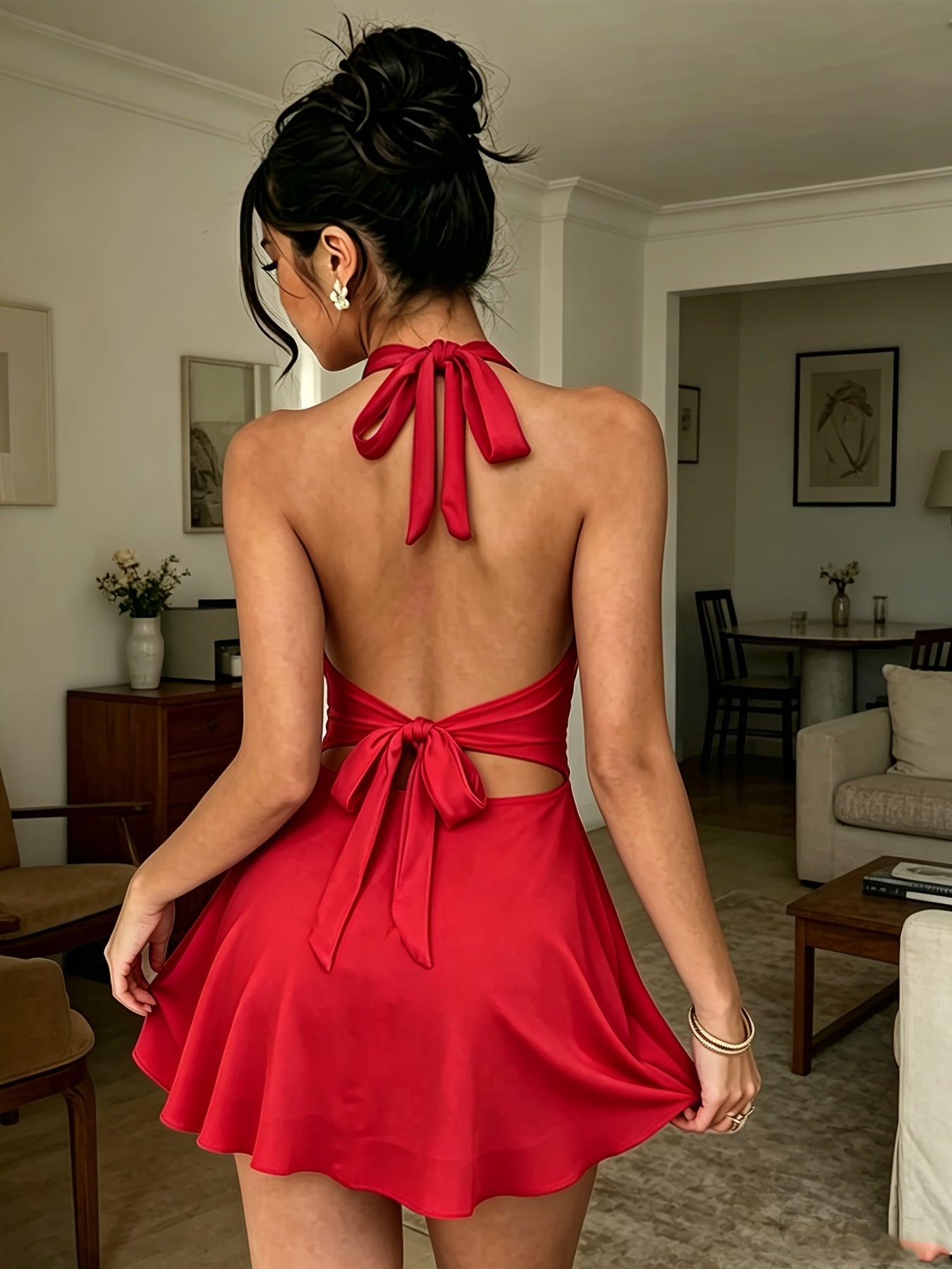 Elegant Women's V-Neck Backless Bodycon Pleated Mini Dress