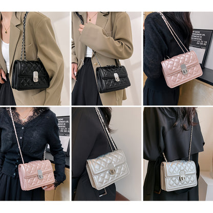 A Blessing for Commuters! The Spacious Design Can Fit Your Phone, Lipstick, Keys, And Cardholder All at Once! Perfectly Complements Both Coats And Dresses for a Complete Stylish Look!