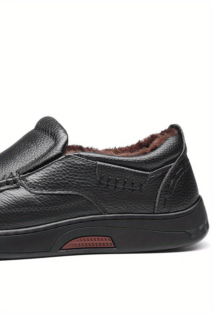 A Pair of Genuine Leather Men'S Shoes, Featuring Warm And Cozy Casual Leather Shoes with Plush Lining for Autumn And Winter. Made from High-Quality First-Layer Cowhide, The Shoe'S Surface Showcases a Delicate Texture That Hig