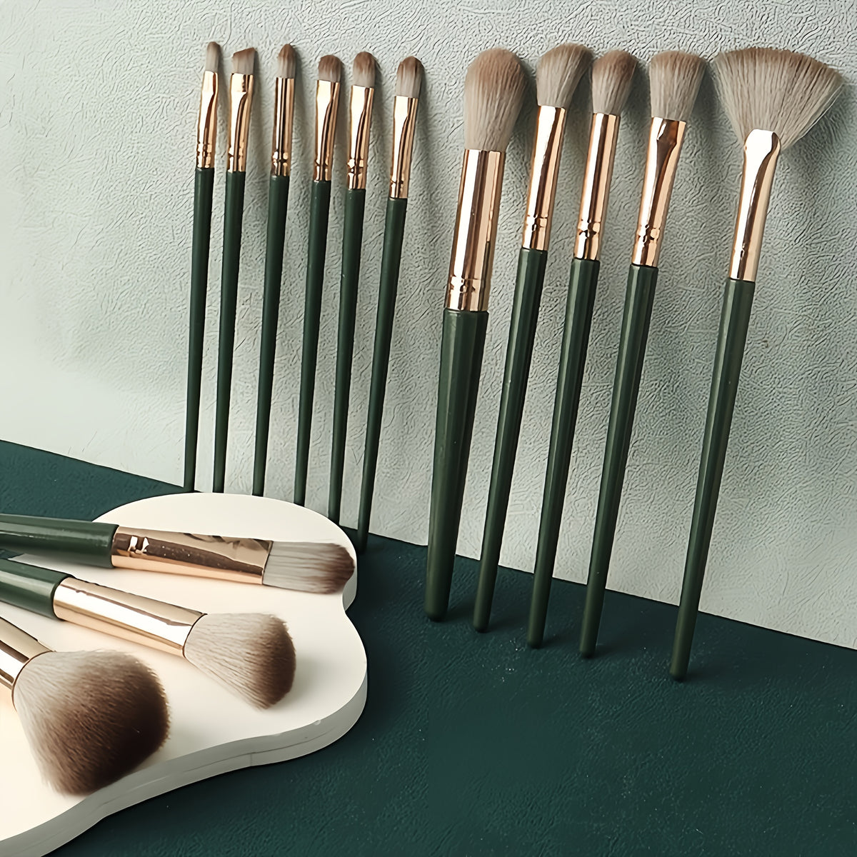 14-Piece Professional Makeup Brush Set with Hypoallergenic Nylon Brist