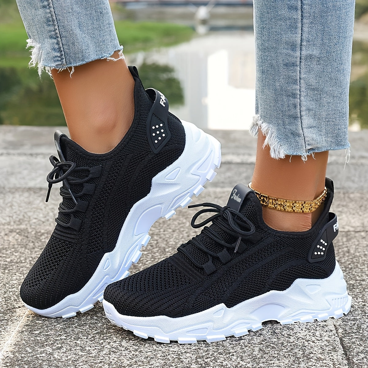 Lightweight Breathable Knitted Slip-On Sneakers for All Seasons