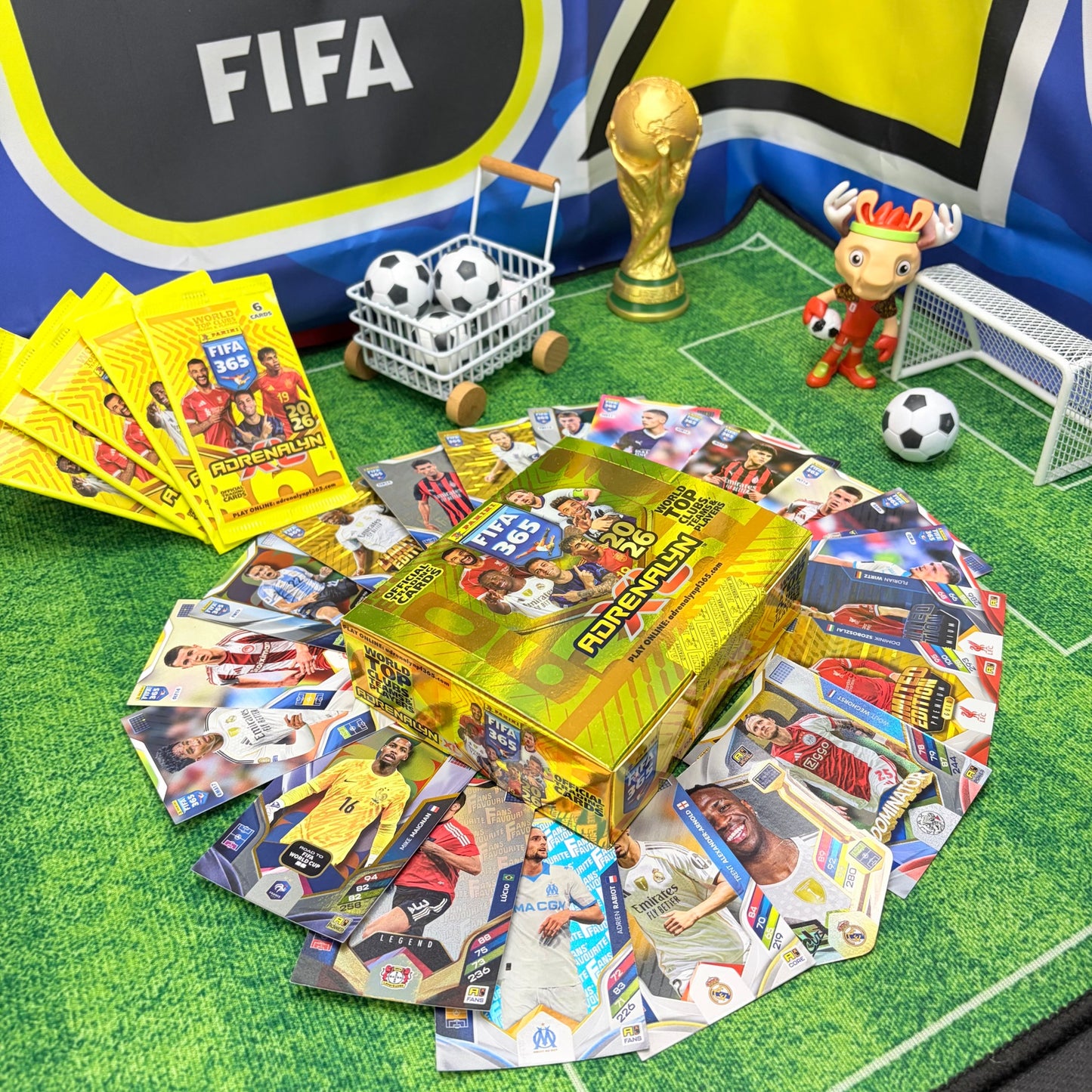 PANINI FIFA 365 Adrenalyn XL Football Trading Card Single Pack