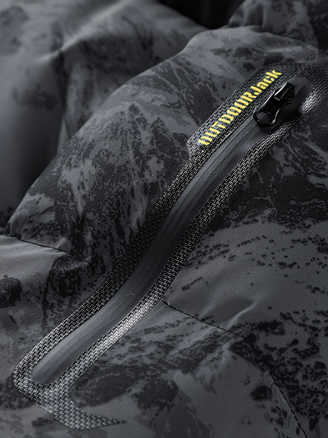 Men's Heavy-Duty Winter Thermal Hooded Jacket - Full-Zip Windproof Coat with Detachable Hood, Full-Zip Front Closure, Zipper Pockets - Machine Washable Cold Weather Jacket for Skiing, Snowboarding, Outdoor Activities - Camouf