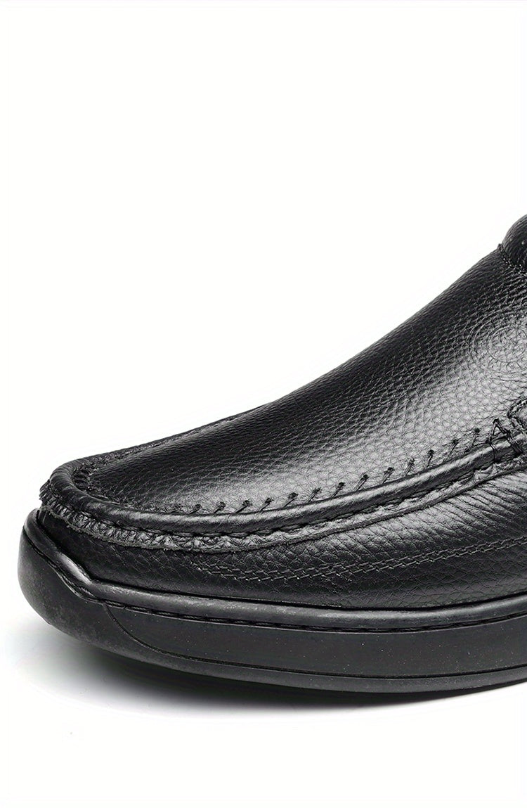 A Pair of Genuine Leather Men'S Shoes, Featuring Warm And Cozy Casual Leather Shoes with Plush Lining for Autumn And Winter. Made from High-Quality First-Layer Cowhide, The Shoe'S Surface Showcases a Delicate Texture That Hig