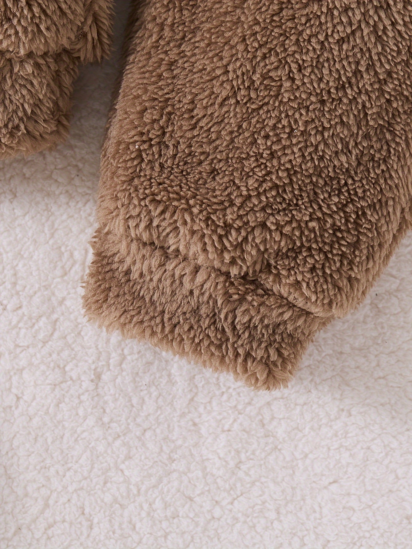 Boys' Autumn and Winter Fashionable Casual Simple Cute Warm Solid Color Plush Bear Embroidered Hoodie Long Pants Two-Piece Set, Perfect for Outdoor