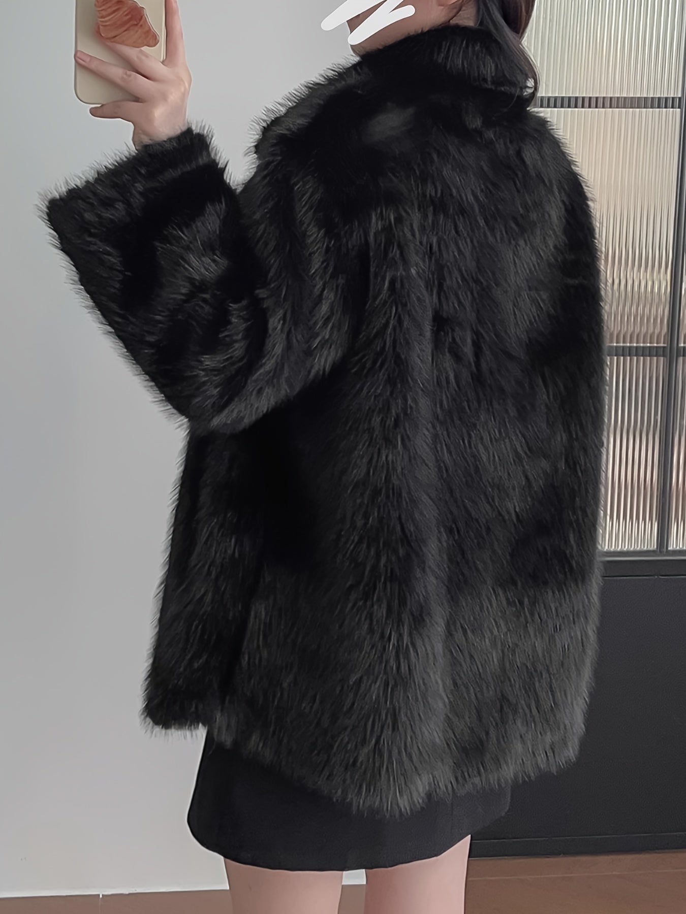 2025 New Autumn/Winter Women's Short Faux Fur Coat with Lapel, Fuzzy Short Outerwear, Casual Fashion Thickened Faux Fur Overcoat