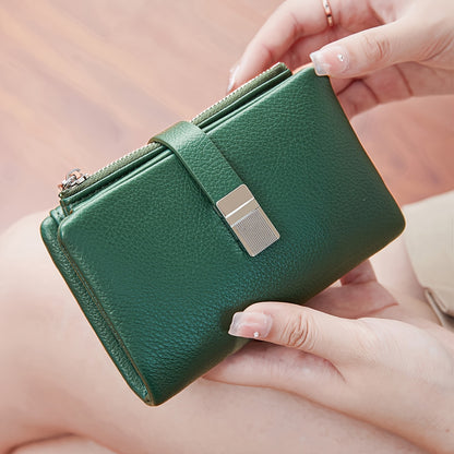 A Compact Trifold Wallet Made of Soft PU in a Solid Color, Featuring Metal Accents. It Includes a Zippered Coin Pocket, Card Slots, And an ID Window, Suitable for Credit Cards, ID Cards, Cash, And Coins. This Modern, Lightwei