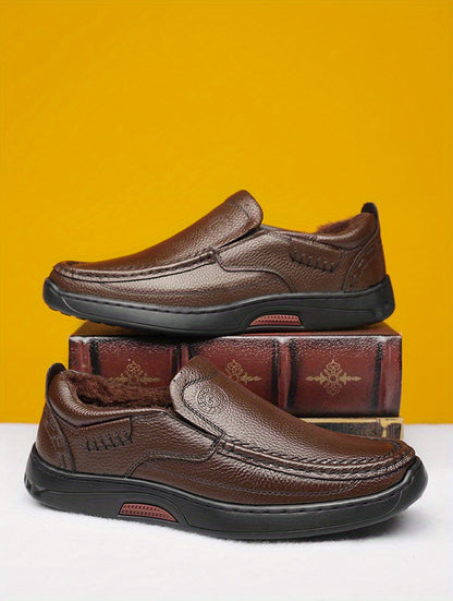 A Pair of Genuine Leather Men'S Shoes, Featuring Warm And Cozy Casual Leather Shoes with Plush Lining for Autumn And Winter. Made from High-Quality First-Layer Cowhide, The Shoe'S Surface Showcases a Delicate Texture That Hig