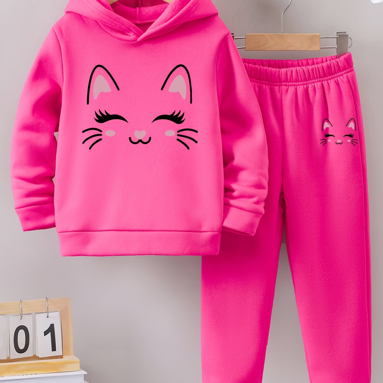 Autumn/Winter Smile Face Kitten Graphic Print Warm Fleece Hooded Sweatshirt And Sports Trousers for Girls, for Outdoor