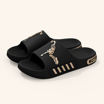 A Pair of EVA Slippers Featuring a Contrasting Sporty Design, with a Cloud-Like Soft And Comfortable EVA Sole. The Minimalist Style Is Fashionable And Versatile - ayq