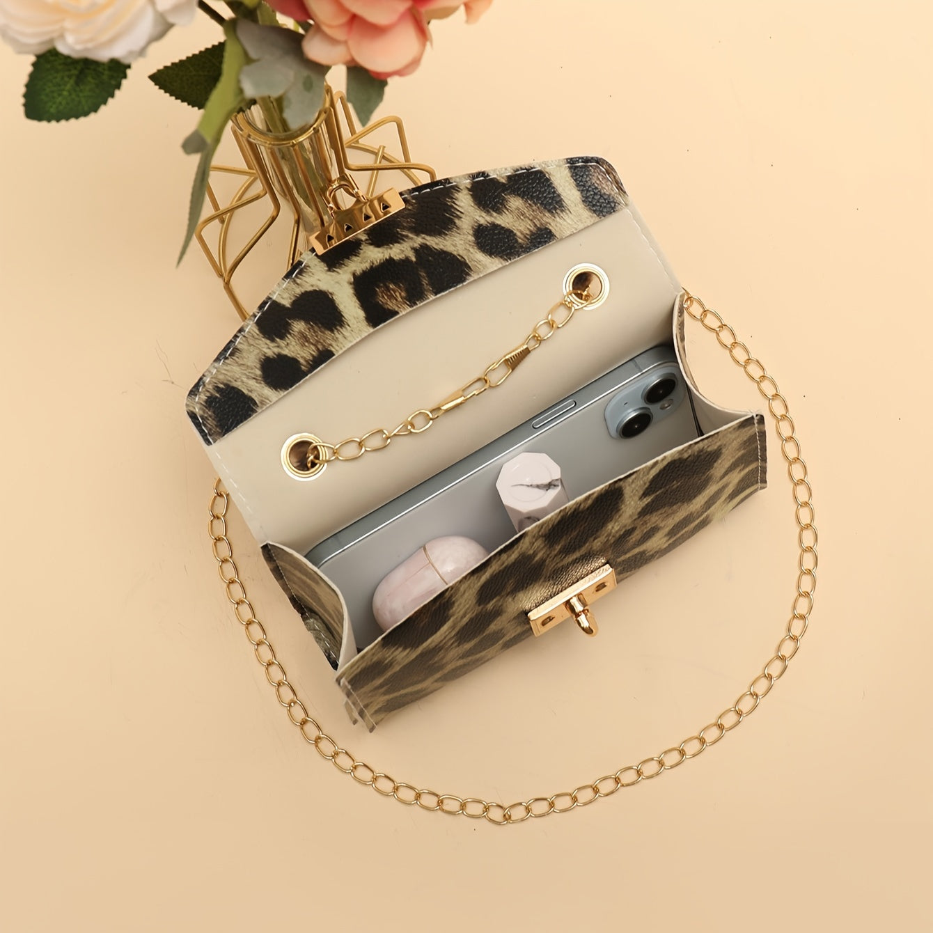 A Stylish And Soft Chain Crossbody Bag, Perfect for Daily Shopping with a Wrist Lock And Animal Print, Small Square Handbag