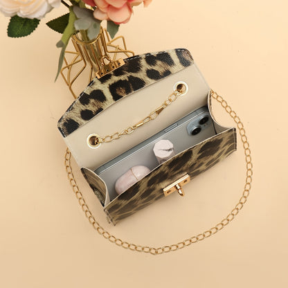 A Stylish And Soft Chain Crossbody Bag, Perfect for Daily Shopping with a Wrist Lock And Animal Print, Small Square Handbag