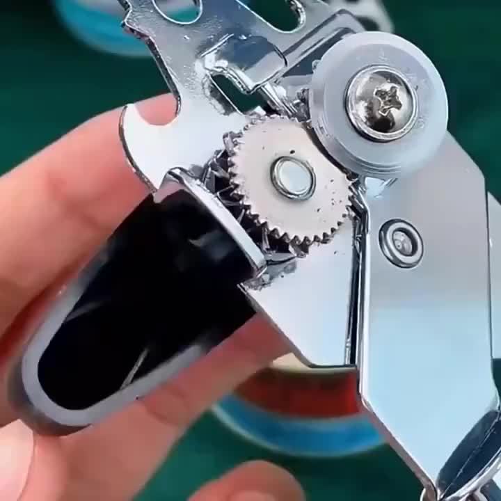 Stainless steel can opener Manual 3-in-1 multi-function can opener Kitchen gadget Can opener knife