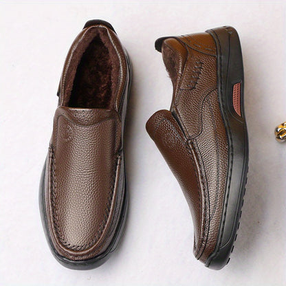A Pair of Genuine Leather Men'S Shoes, Featuring Warm And Cozy Casual Leather Shoes with Plush Lining for Autumn And Winter. Made from High-Quality First-Layer Cowhide, The Shoe'S Surface Showcases a Delicate Texture That Hig