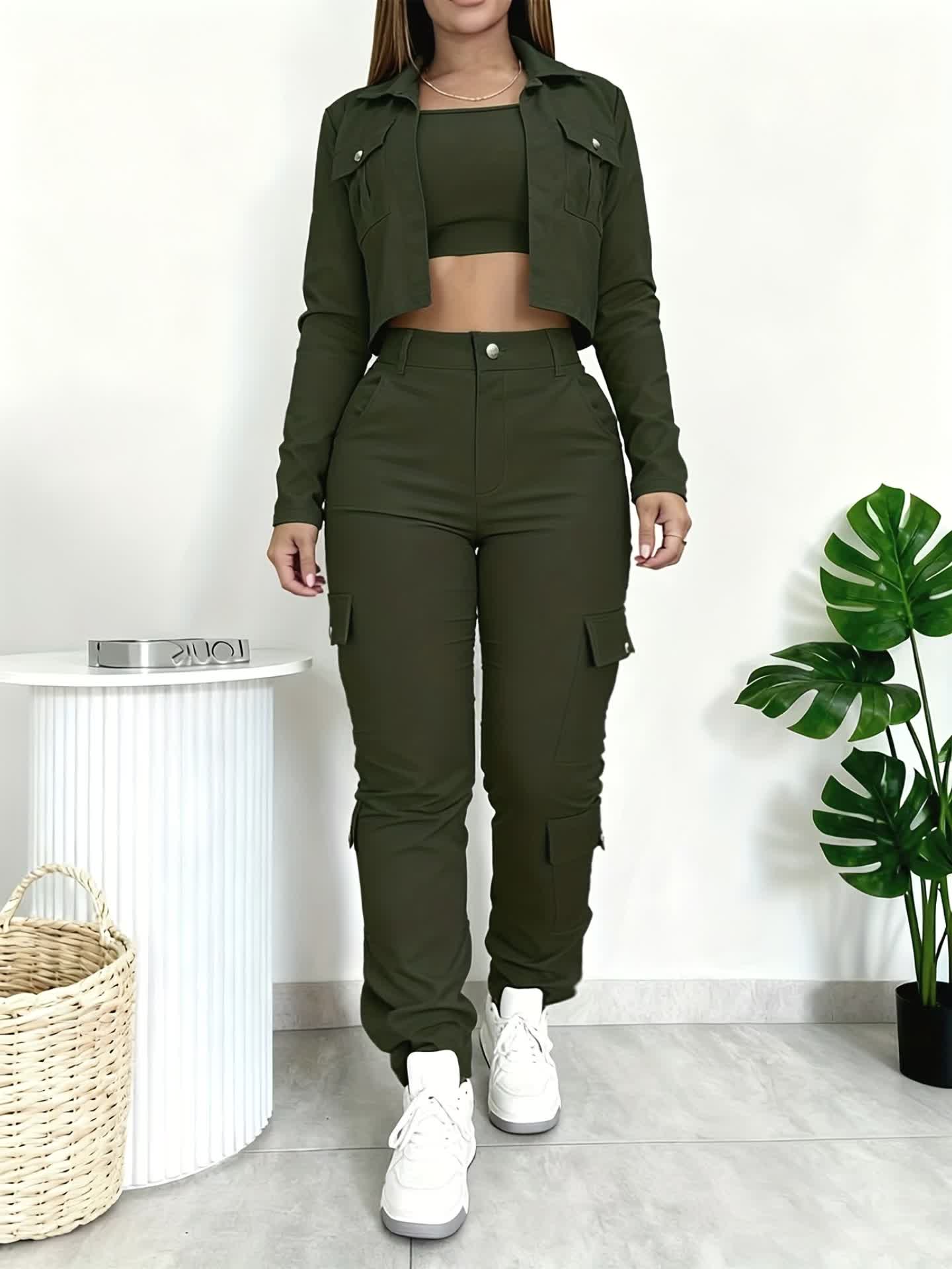 Versatile Multi-pocket Casual Workwear-style Fitted V-neck Cropped Shirt and American-style Wide-leg Pants Set, Women's 2pcs Suit