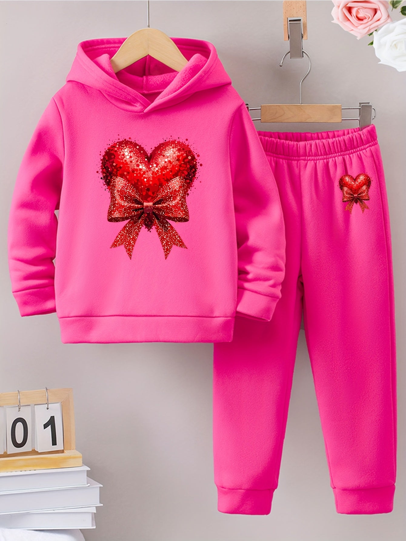 Girls' Autumn and Winter Thickened Hoodie Sports Two-Piece Set, Red Heart Bow Print Hoodie + Pants Outfit, Soft Light Beige-Friendly Fabric, Comfortable Warm Non-Shedding, Suitable for Outdoor Play, School, Holiday Gatherings