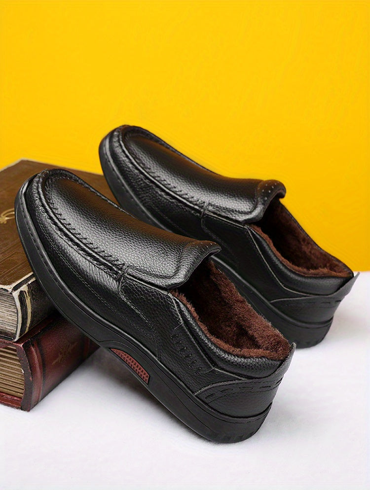A Pair of Genuine Leather Men'S Shoes, Featuring Warm And Cozy Casual Leather Shoes with Plush Lining for Autumn And Winter. Made from High-Quality First-Layer Cowhide, The Shoe'S Surface Showcases a Delicate Texture That Hig