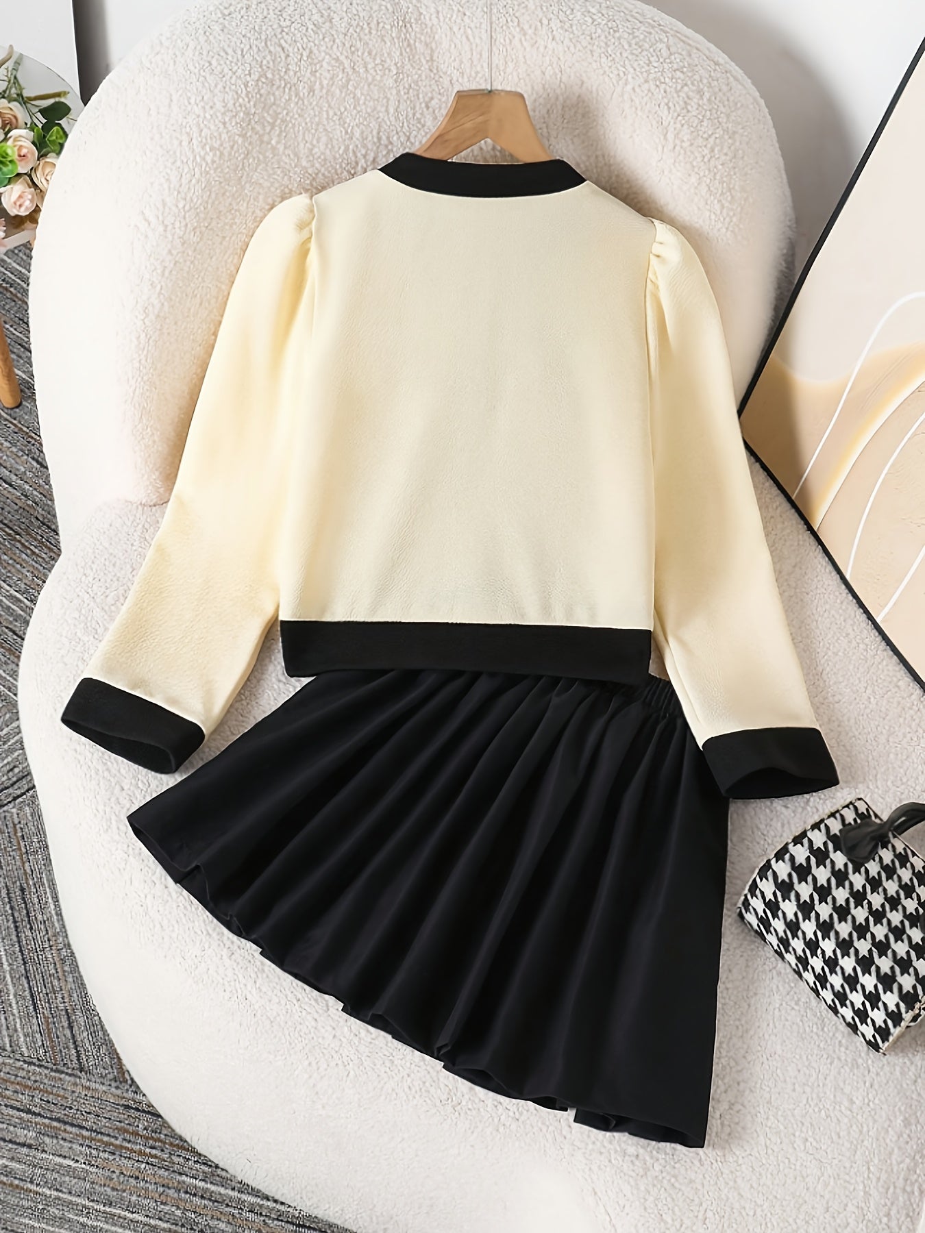 Girls' Preppy Two-Piece Set with Bow & Pleated Skirt
