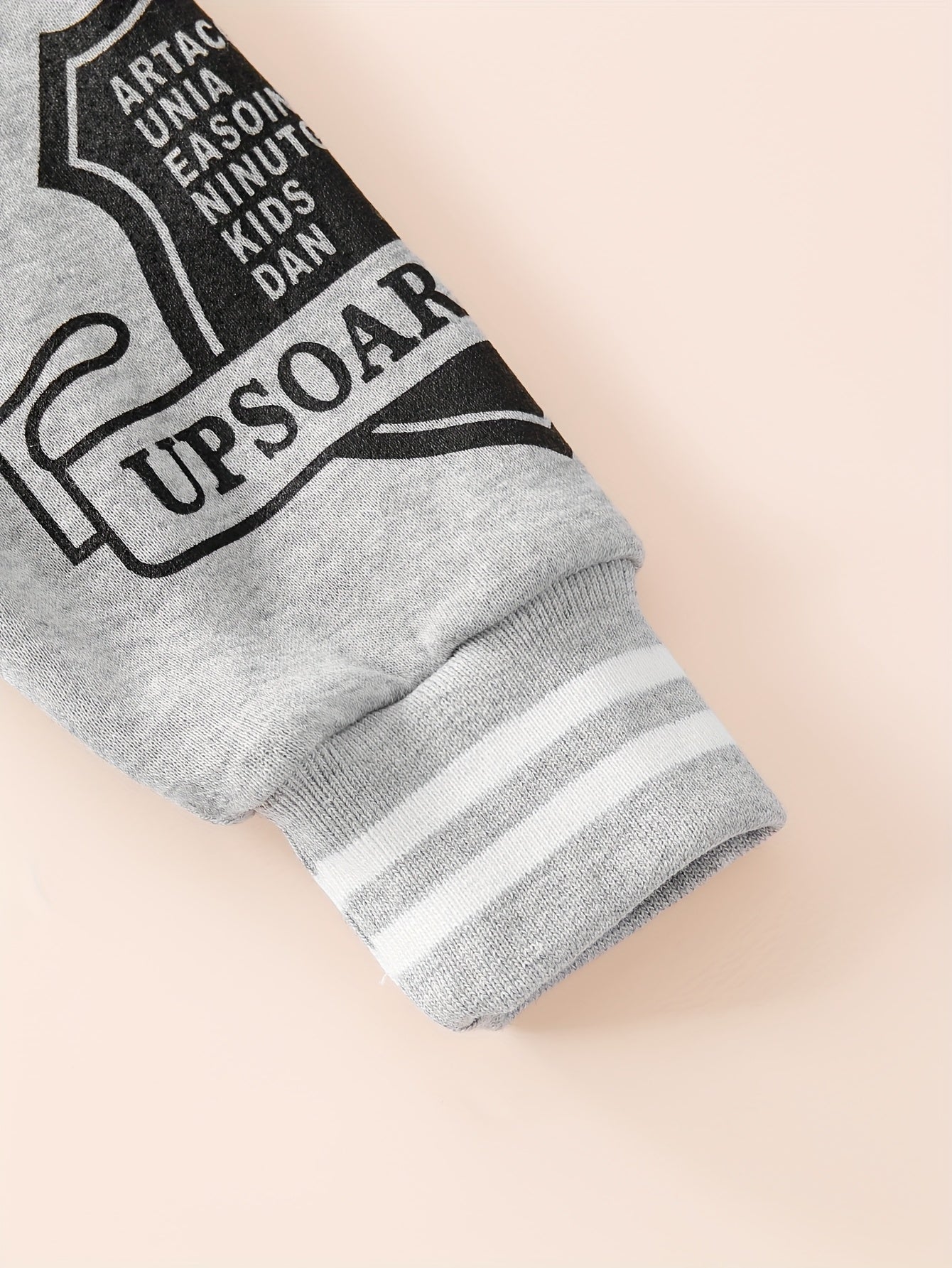 New Autumn And Winter Set: Classic And Stylish Button-Up Baseball Jacket with Letter Pattern Print on The Sleeves, Paired with Pants Featuring Black And White Stripes And Thickened Fleece for Warmth. This Comfortable And Vers