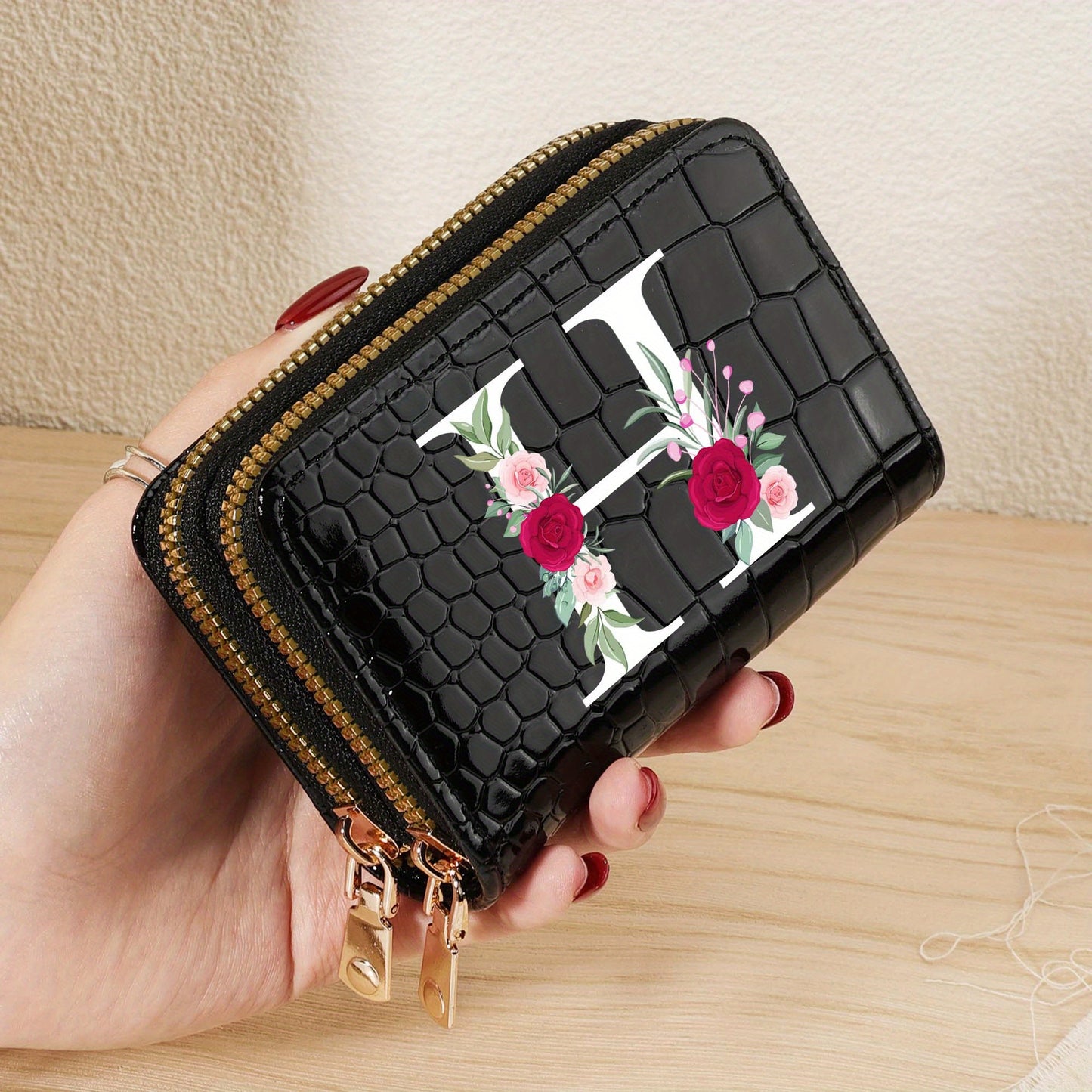 Minimalist Women'S Short Wallet Featuring a Double Zipper Design, with a Crocodile A-Z Letter Pattern. This Stylish Handbag Also Serves As a Fashionable Coin Wallet, Perfect for Travel, Back-To-School, Or Parties.