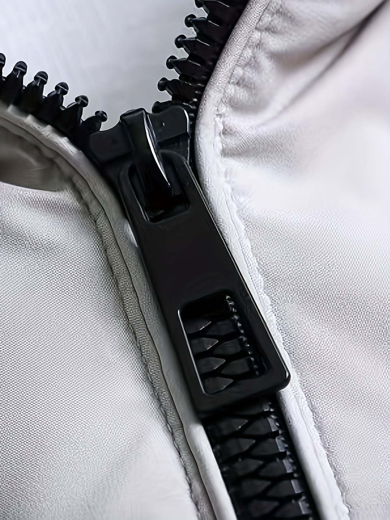 Men's Winter Windproof Thickened Warm College Style Zip-Up Hooded Jacket with Pockets, Casual and Sporty, Machine Washable - Solid Color Suitable for Hiking and Outdoor Activities