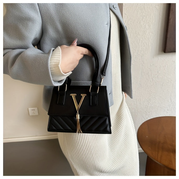 Trendy Chain Bags for Women, New Spring And Summer 2024 Collection, Featuring a High-End Embossed Design, Suitable for Shoulder, Hand, And Crossbody Wear, with Stylish Tassel Pendants.