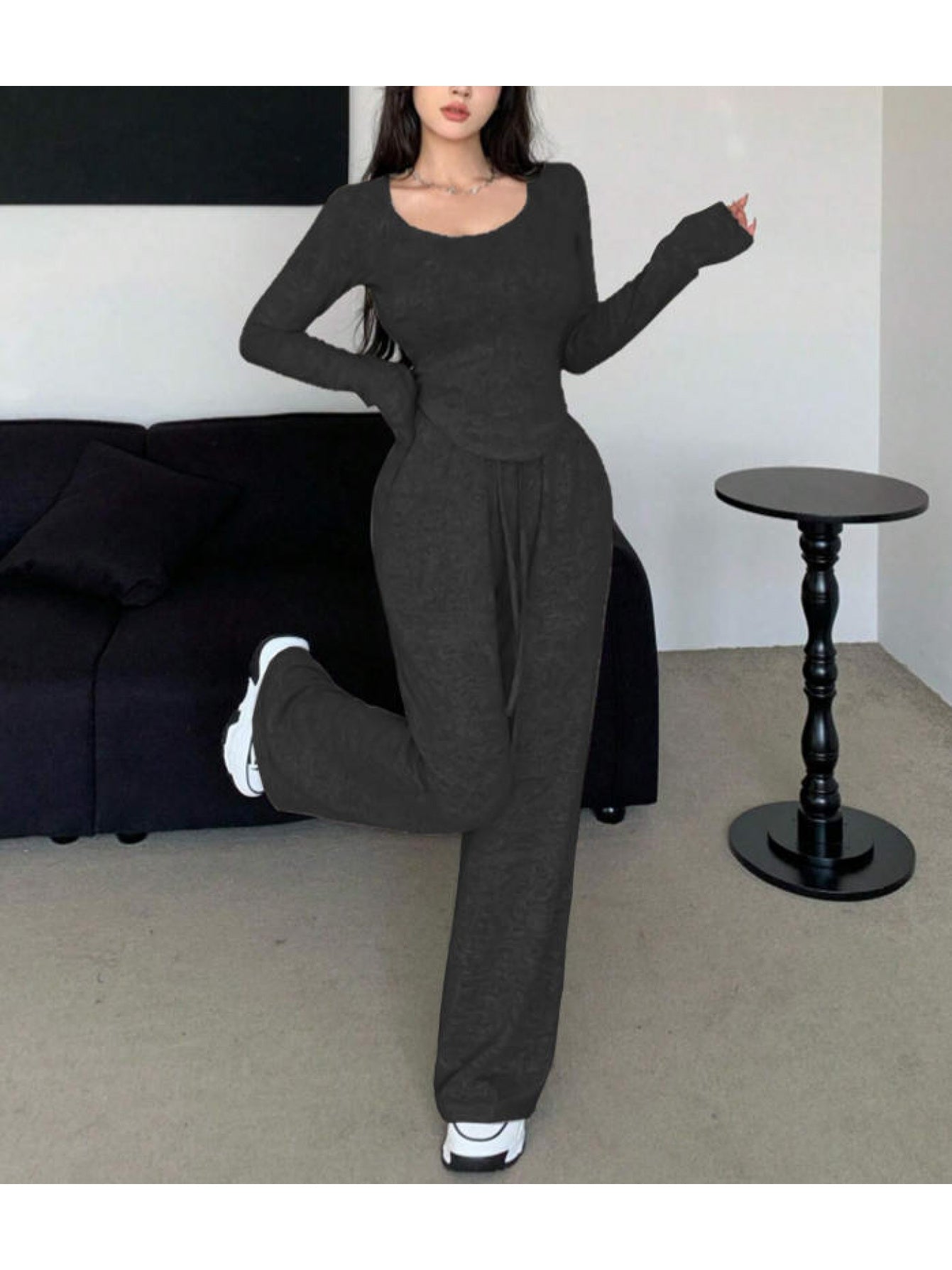A Stylish Gray Long-Sleeve Top Paired with Loose Drawstring Wide-Leg Pants, a Two-Piece Set