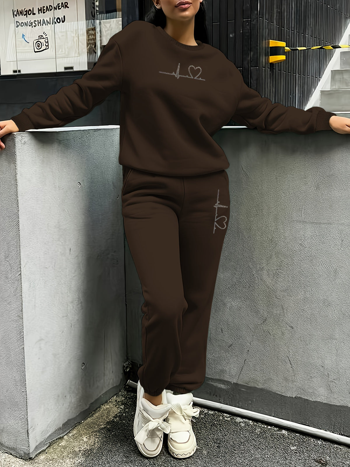 Women's Fleece Sweatsuit Set with Heart Print for Fall/Winter - ayq