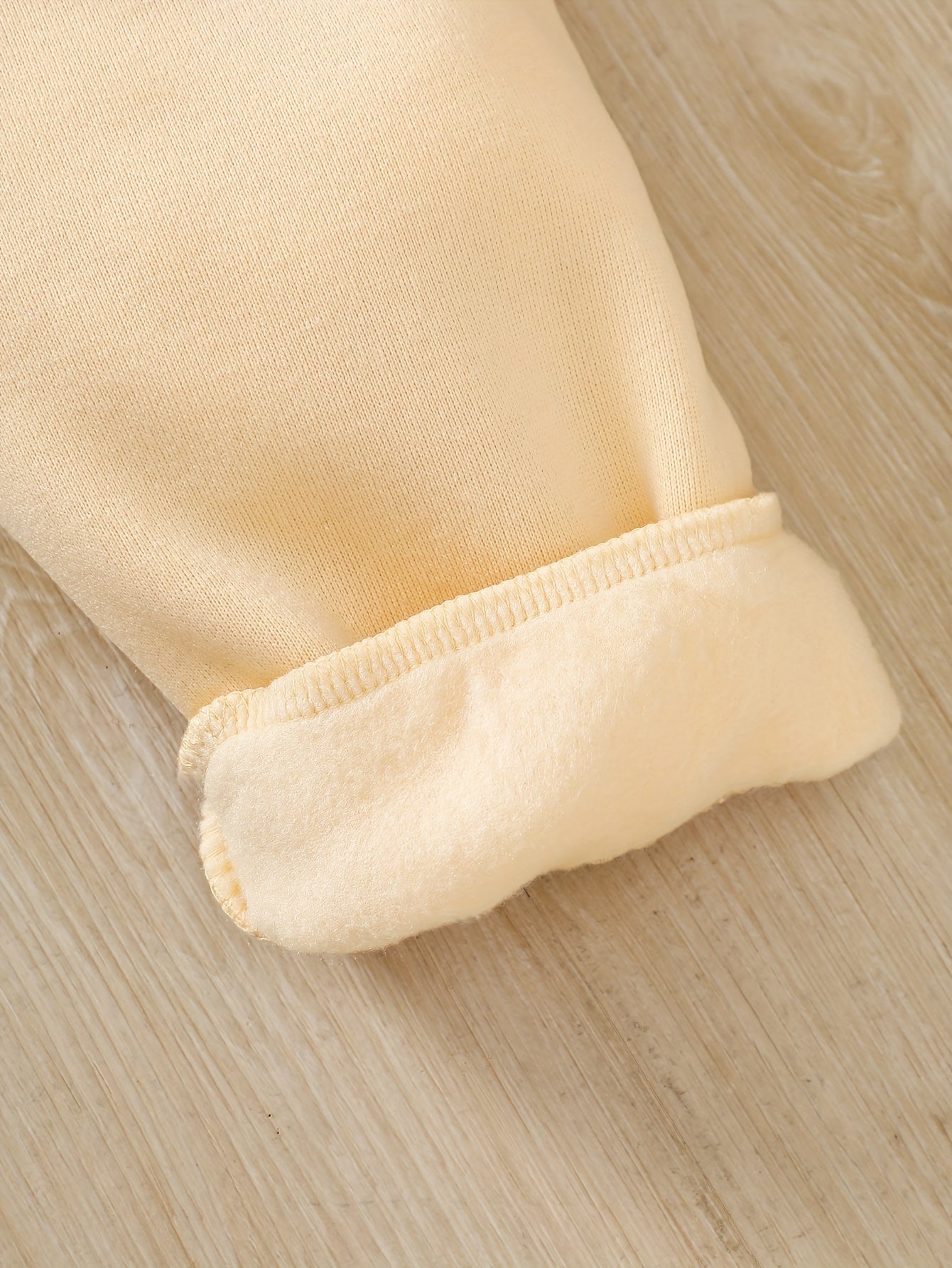 2pcs, Boys' Round Neck Sweatshirt Set, Suitable for Boys Aged 1-8, Fashionable Cartoon Bear Patch, Slightly Stretchy Fabric, Warm Fleece-Lined for Autumn and Winter, Ideal for Casual Sports Wear, Minimalist Style Perfect as a