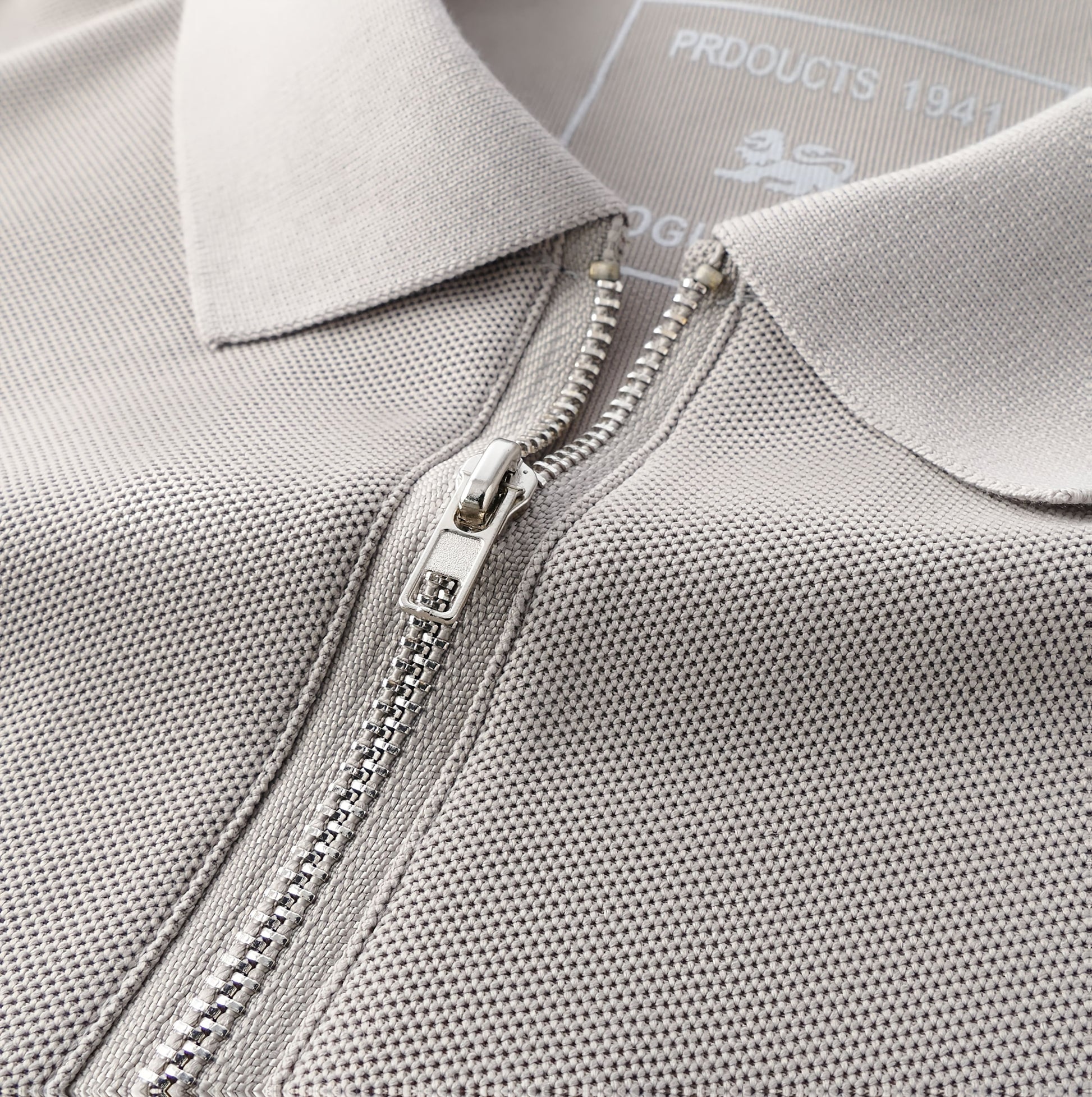 New Stylish Short-Sleeve Polo Shirt with a Zipper, a Breathable Business Fashion Tee, Featuring High-End Embroidery on The Sleeves And an Exquisite Design on The Back - ayq