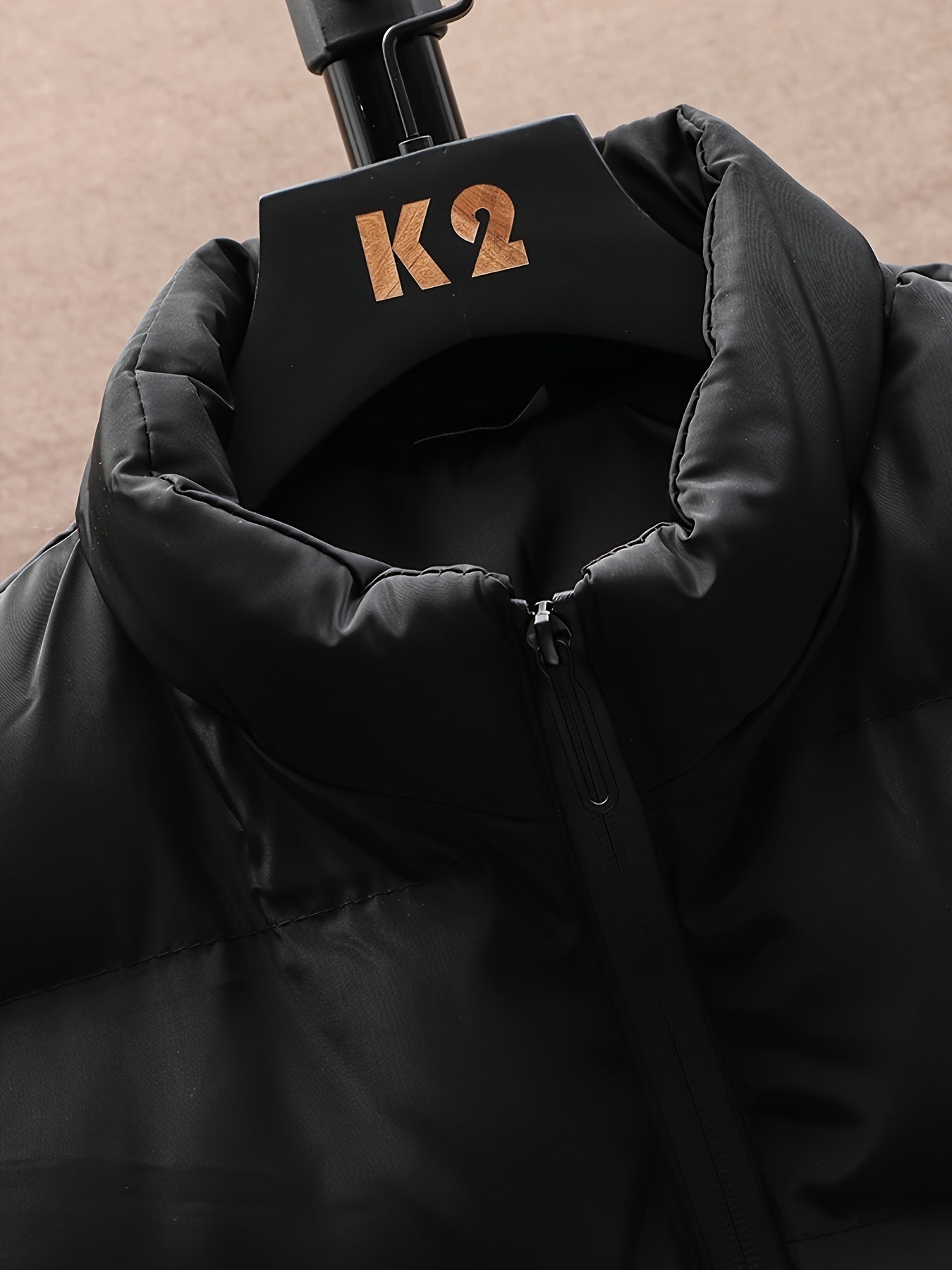 A Stylish New Men'S American-Style Vest, Featuring a Warm And Thick Black Design, Comfortable And Suitable for Winter, Lightweight And Foldable, Perfect for Skiing