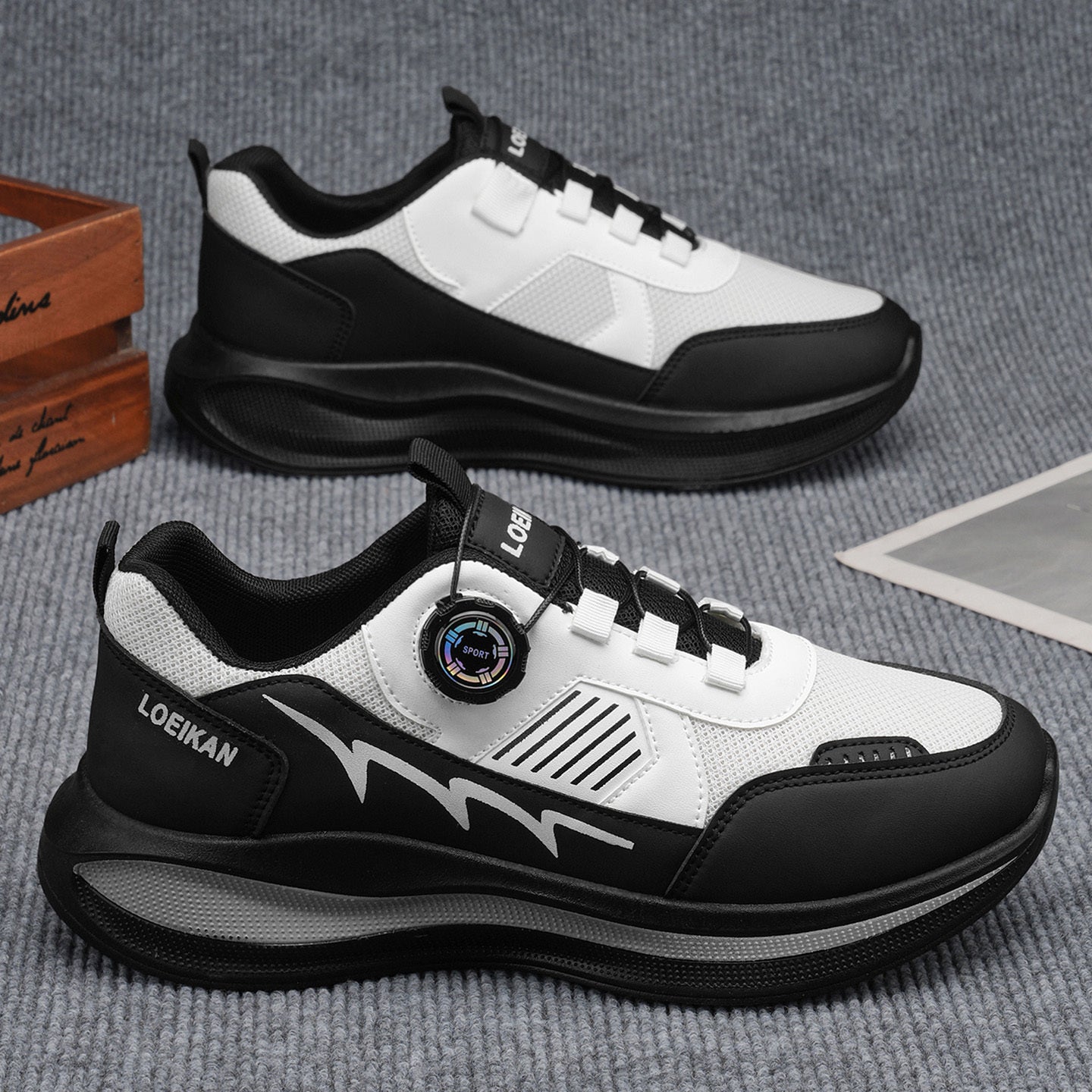 Men's Low-Top Casual Sneakers with Twist Buckle Design