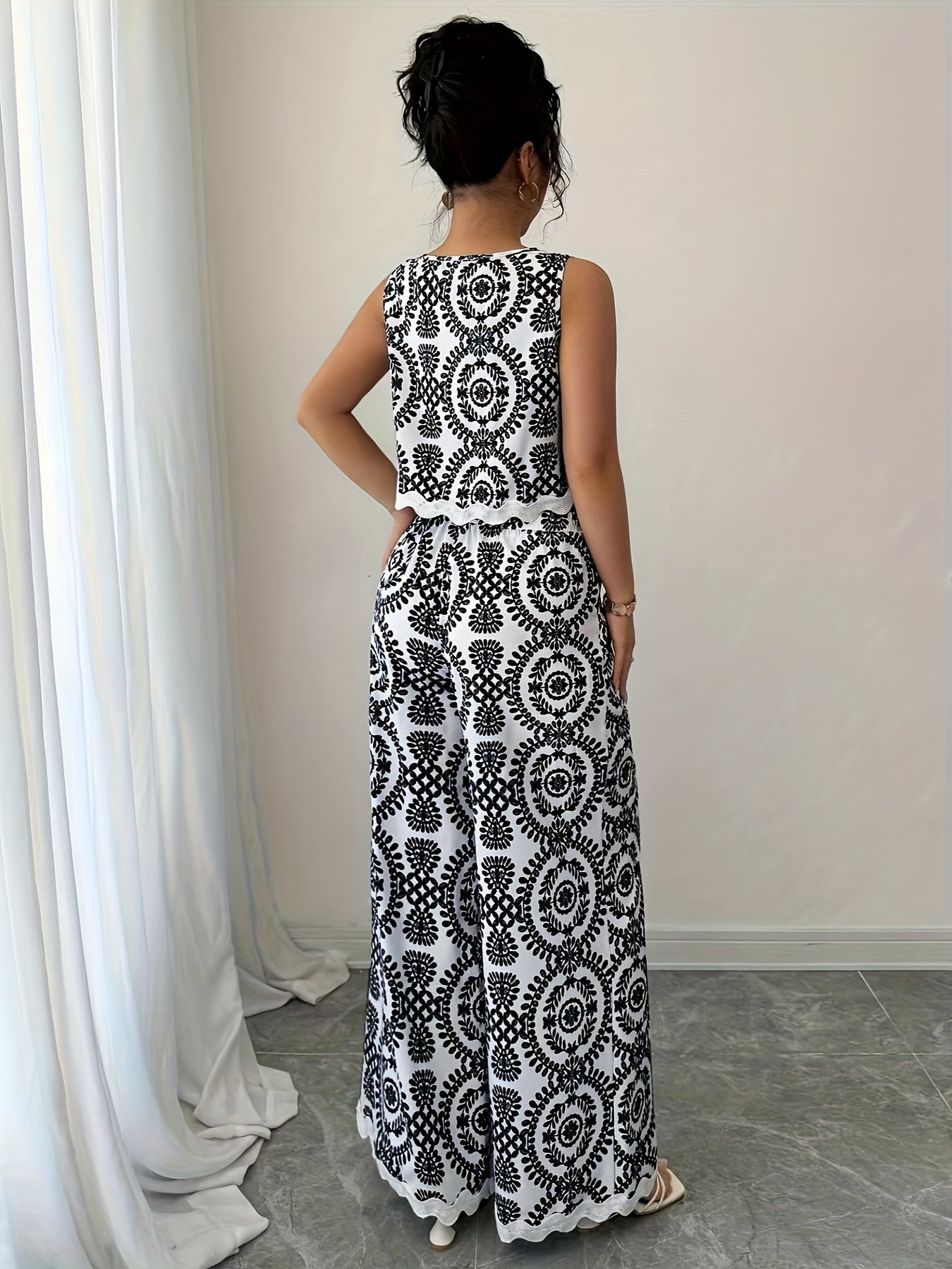 2pcs Women's Plant Pattern Round Neck Sleeveless Top and Pants Set