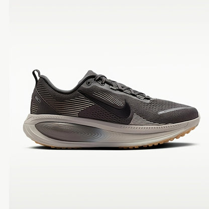Nike Vomero 18 Low Top Sneakers with Zoom Cushioning