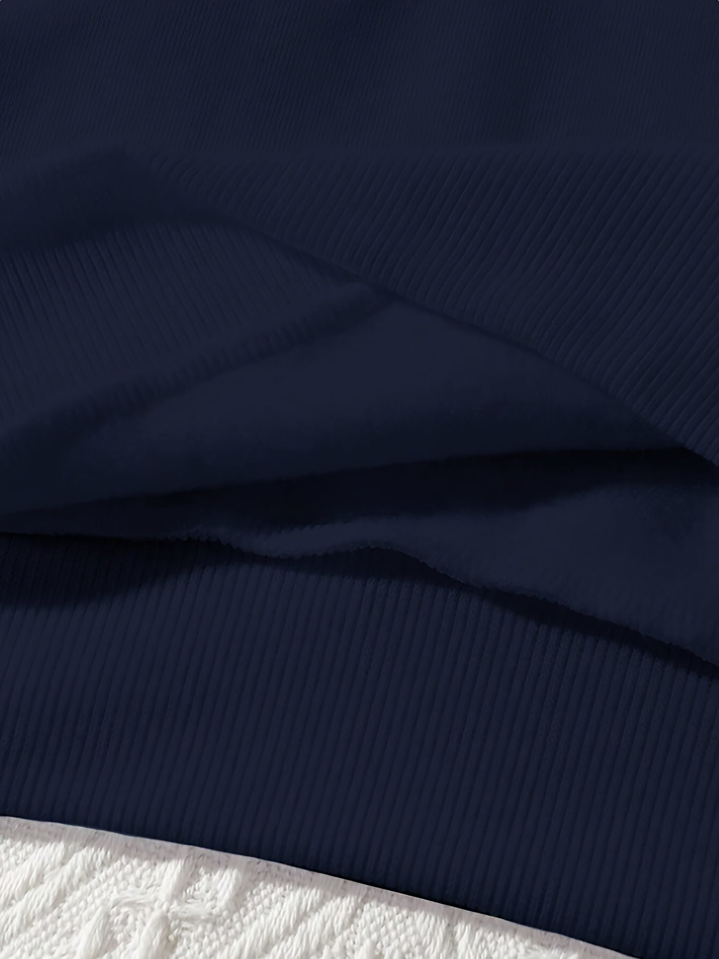 Women's Red Christmas Tree & Lettering Sweater - Cozy Winter Pullover with Round Neck Long Sleeve, Thickened Sweating-Reducing Blouse for Xmas Party Outfits, Family Gatherings (Machine Washable, Autumn/Winter Clothing)