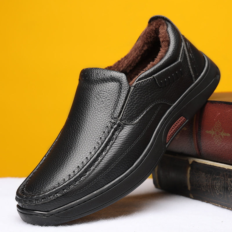 A Pair of Genuine Leather Men'S Shoes, Featuring Warm And Cozy Casual Leather Shoes with Plush Lining for Autumn And Winter. Made from High-Quality First-Layer Cowhide, The Shoe'S Surface Showcases a Delicate Texture That Hig