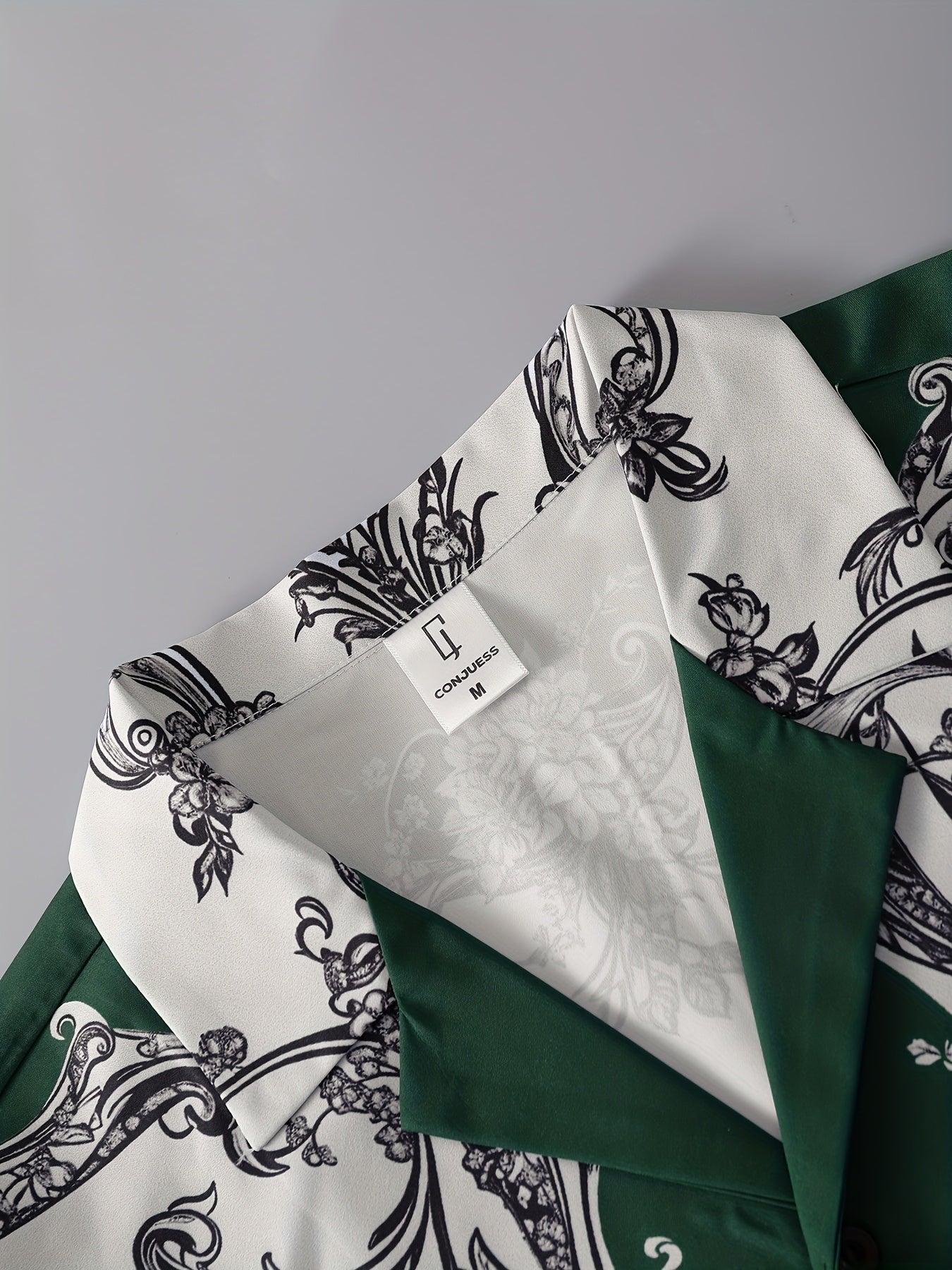 Men's Summer Suit Set: Short Sleeve Knight Print Positioning Burned Shirt with Open Collar, Drawstring Casual Shorts Pajama Two-Piece Set
