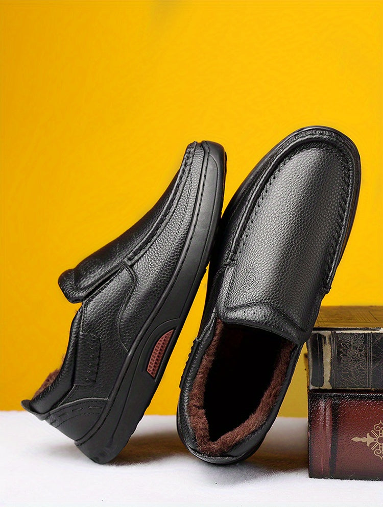 A Pair of Genuine Leather Men'S Shoes, Featuring Warm And Cozy Casual Leather Shoes with Plush Lining for Autumn And Winter. Made from High-Quality First-Layer Cowhide, The Shoe'S Surface Showcases a Delicate Texture That Hig