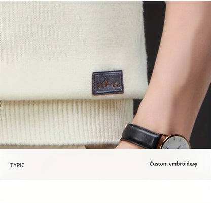 This Thick, Round-Neck Long-Sleeve Sweater for Men Features a Soft And Comfortable Design with Stylish Striped Edges, Perfect for Outdoor Gatherings And Everyday Wear, And Can Be Layered