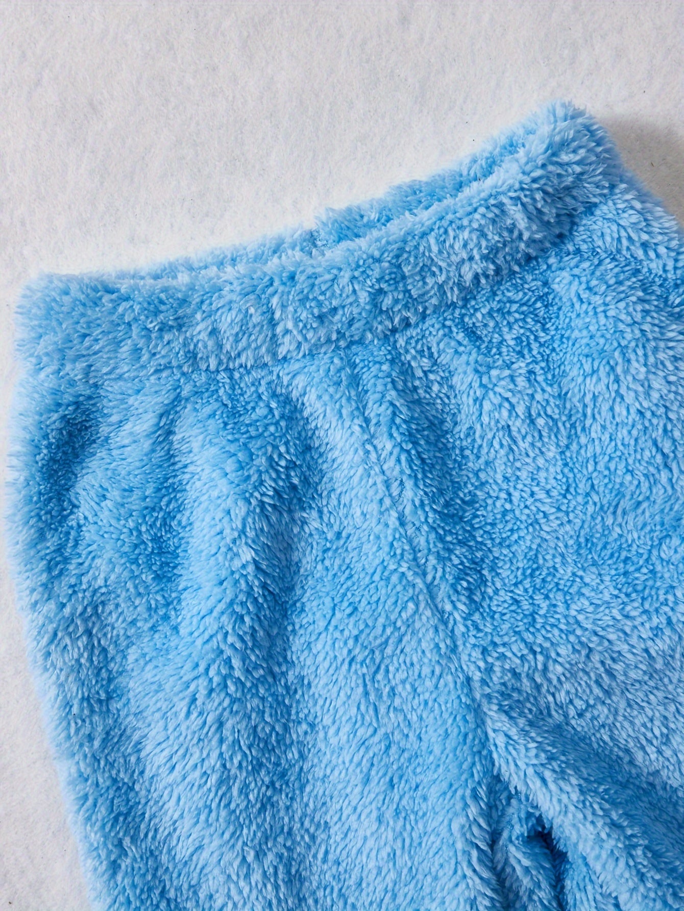 Boys' Autumn and Winter Fashionable Casual Simple Cute Warm Solid Color Plush Bear Embroidered Hoodie Long Pants Two-Piece Set, Perfect for Outdoor