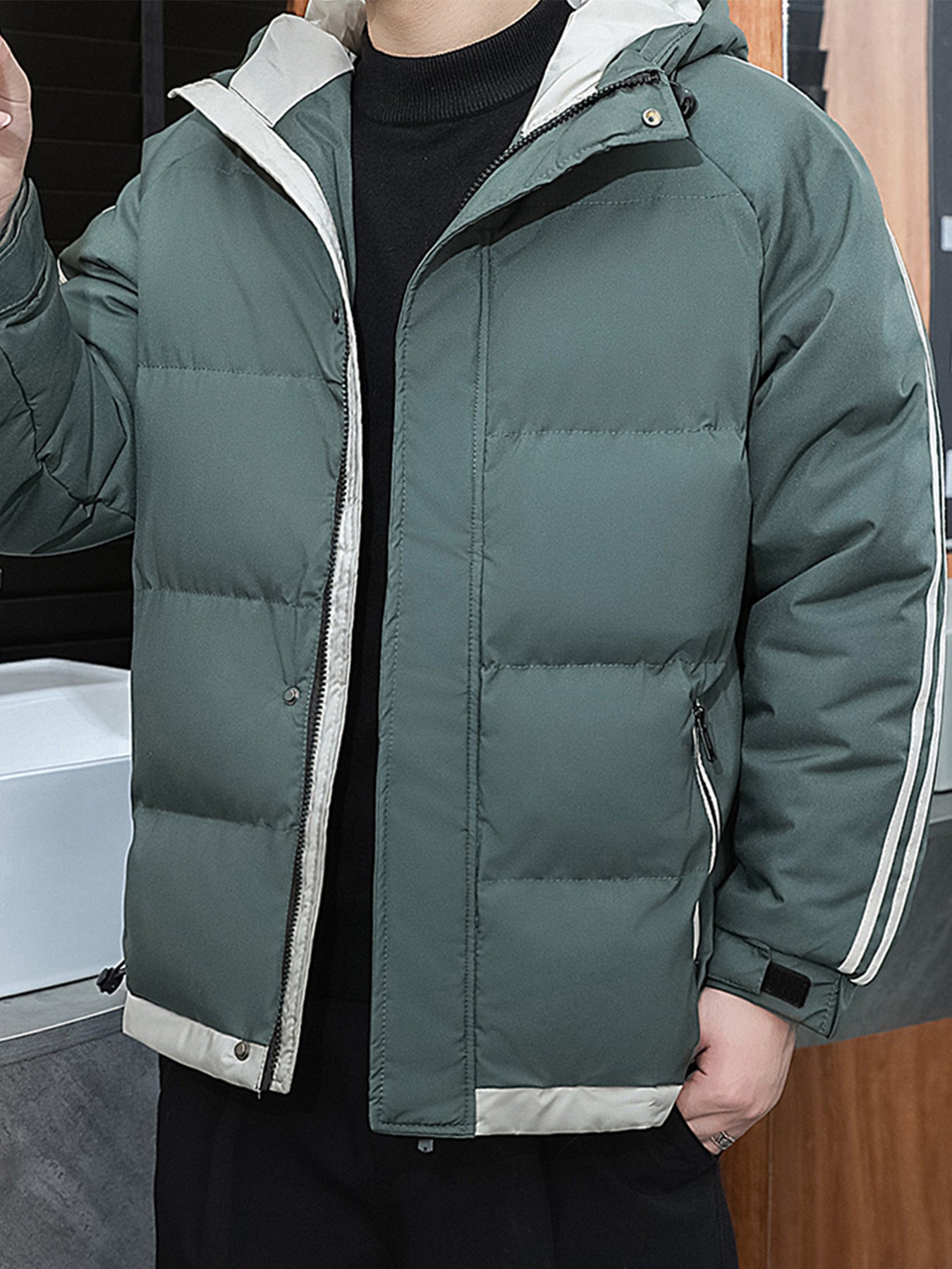 1pc Men's Heavy-Duty Winter Jacket with Hood - -Filled Coat, White & Dark Green, Golden-Zip Closure, Machine Washable, Casual Outdoor Wear (Snow, Windproof) - Regular Fit for, Skiing, Cold