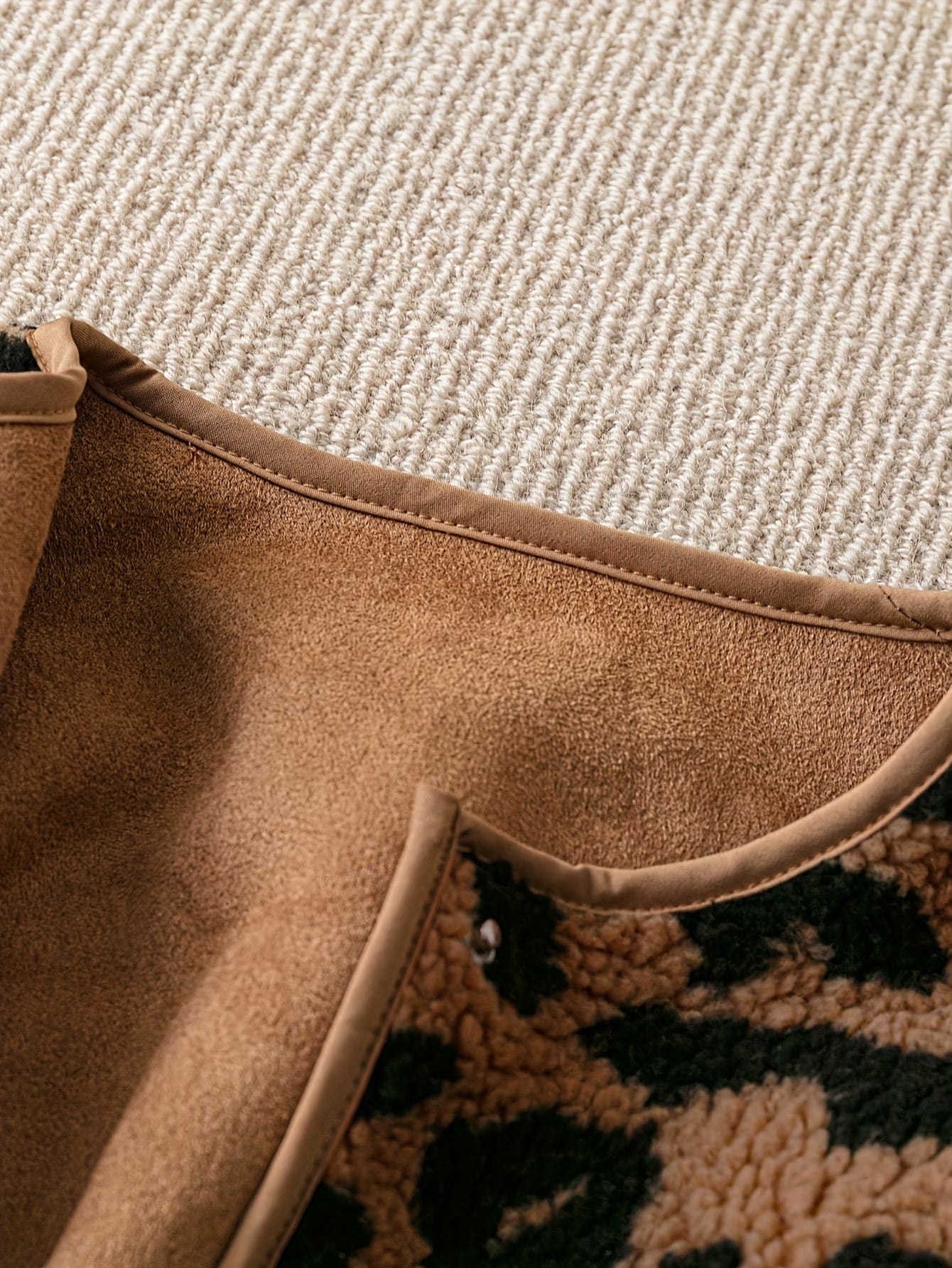 Women'S Elegant Leopard Print Long Sleeve Jacket - Cozy Winter Warmth, Non-Stretch Fabric, Regular Fit with Button Closure, Perfect for Fall & Winter Travel