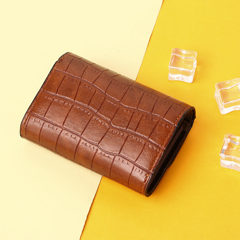 2025 New European And Style Short Wallet for Women, Featuring a Luxurious Feel with Multiple Card Slots And a Crocodile Pattern, Perfect for And Small Cards.